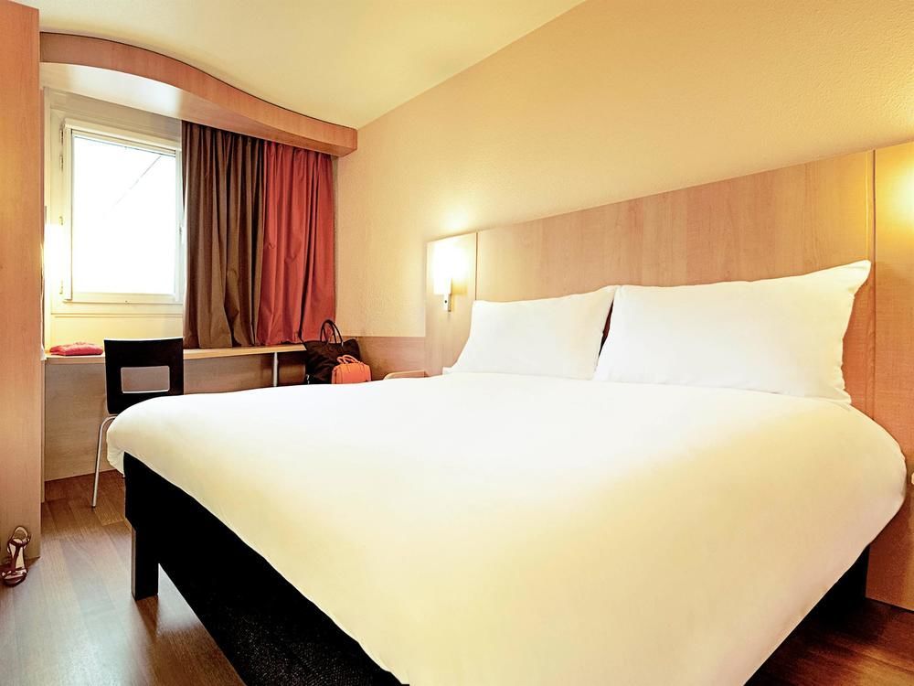 Ibis Est La Cité 3* Carcassonne
