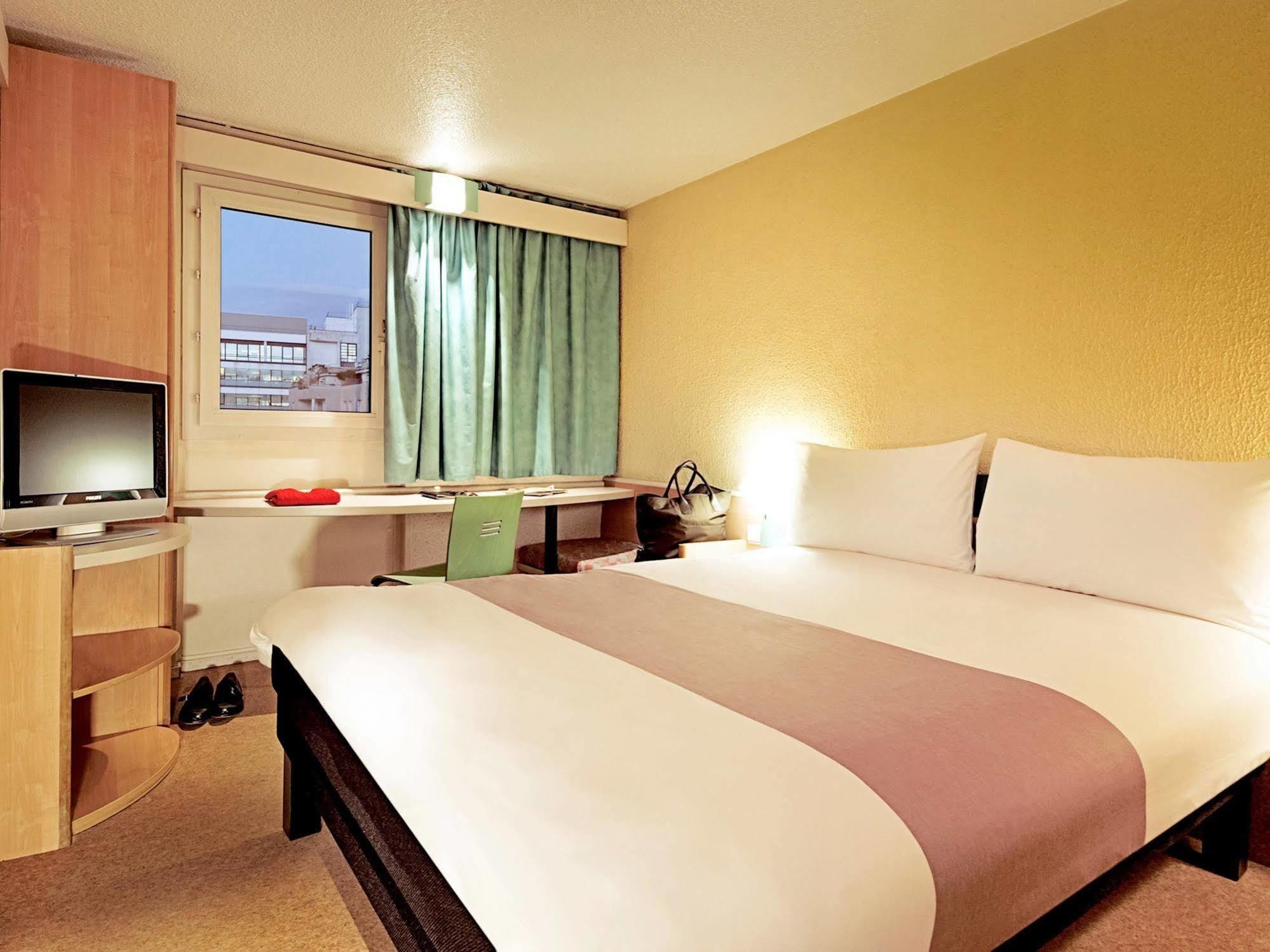 Ibis Est La Cité